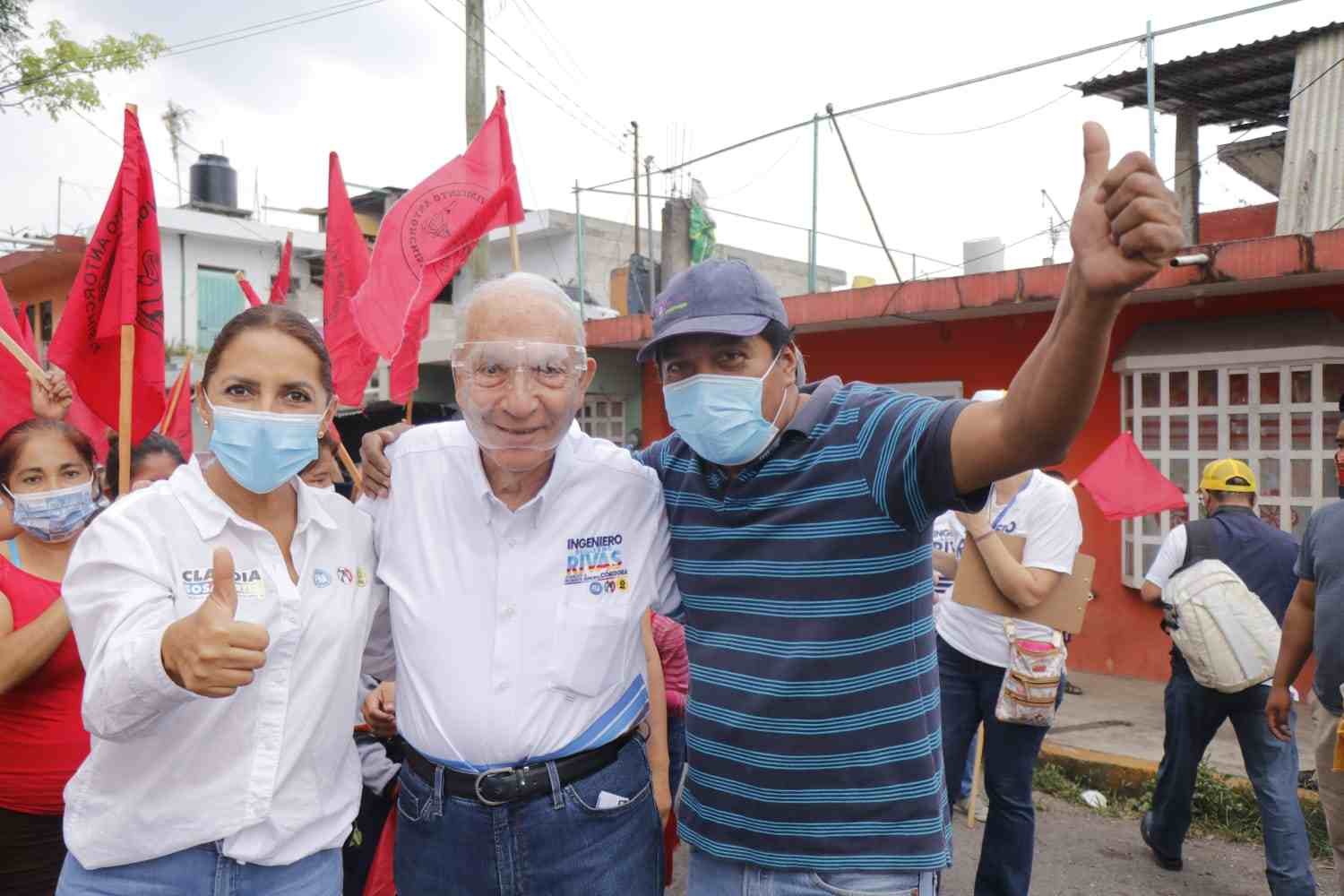 ANTORCHISTAS COBIJAN A GUILLERMO RIVAS
