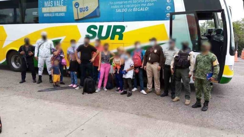 RESCATAN A MIGRANTES