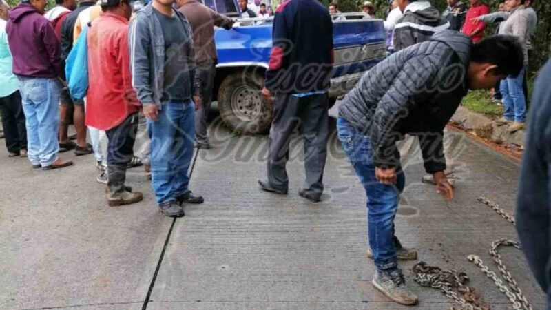 VUELCA CAMIONETA EN CALCAHUALCO