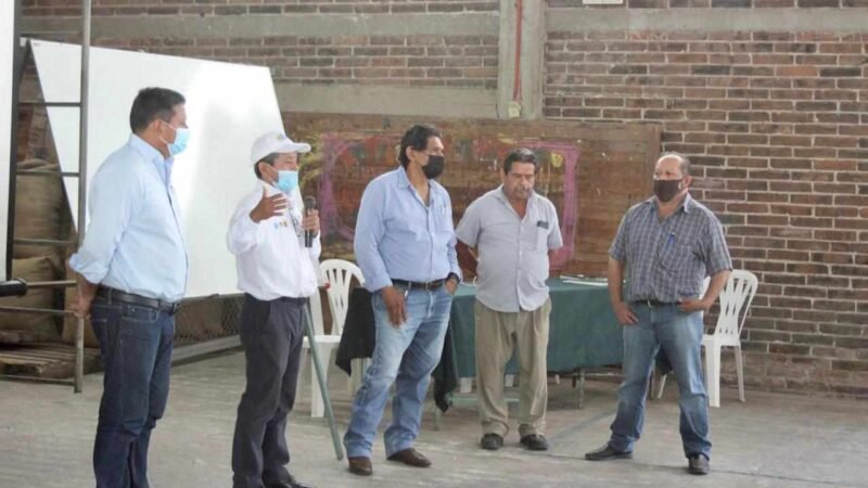 SE REUNE HUGO GONZÁLEZ CON CAFETALEROS