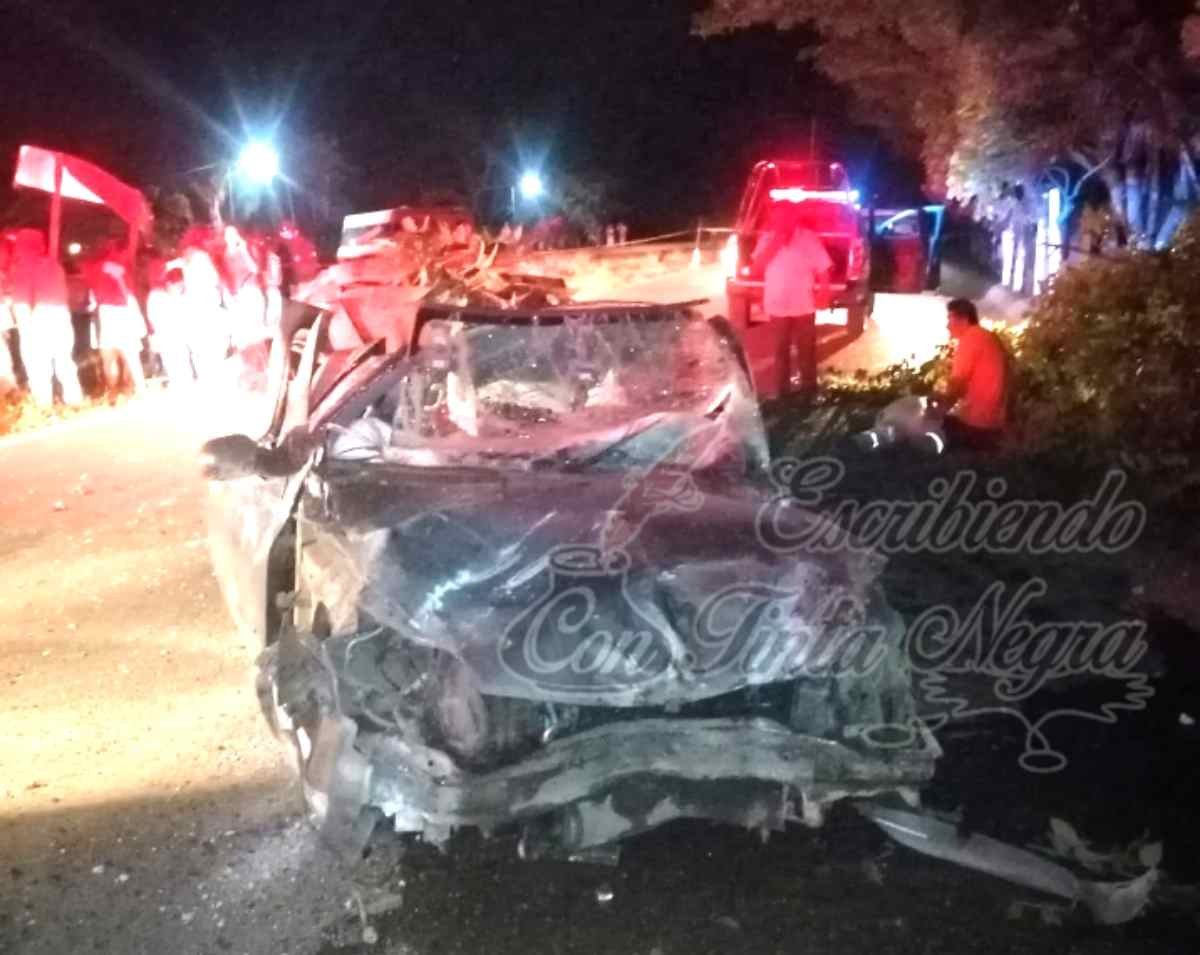 SE MATA AL CHOCAR CONTRA ÁRBOL