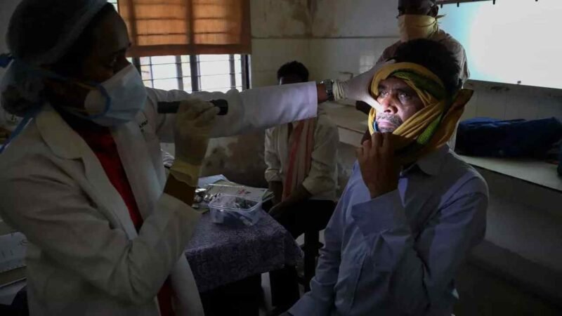 INDIA ENFRENTA ESCASEZ DE MEDICAMENTOS PARA TRATAR EL ‘HONGO NEGRO’