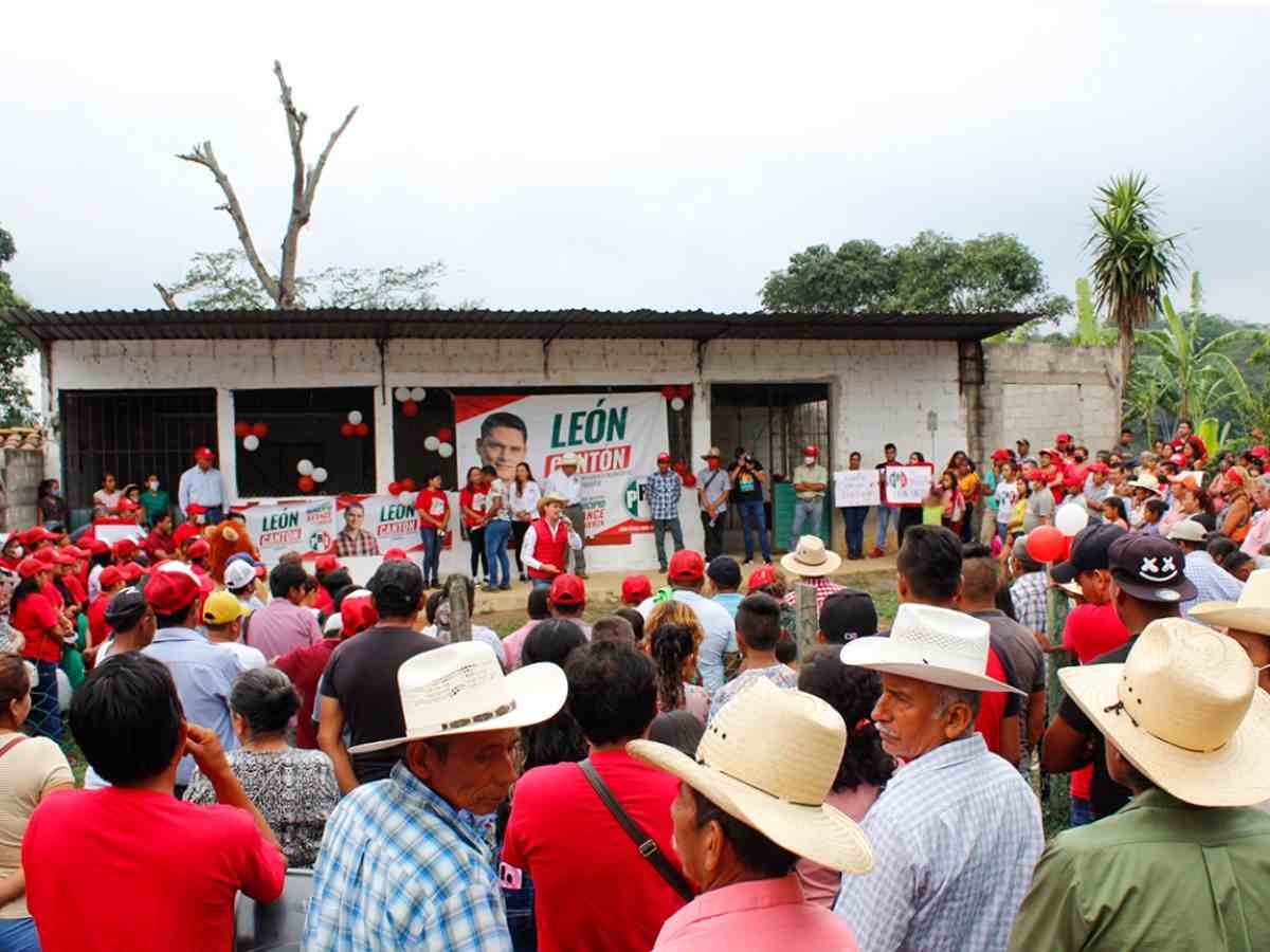 MANTIENE LEÓN CANTÓN CAMPAÑA DE PROPUESTAS