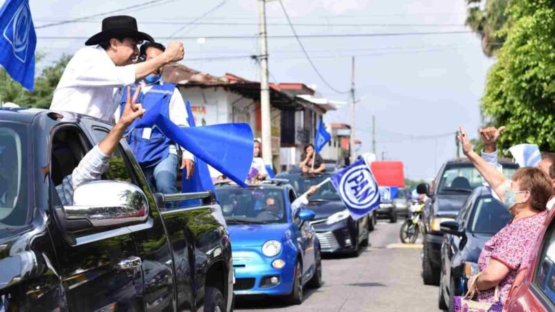 REALIZA CARAVANA EL POLLO EN PRE CIERRE DE CAMPAÑA