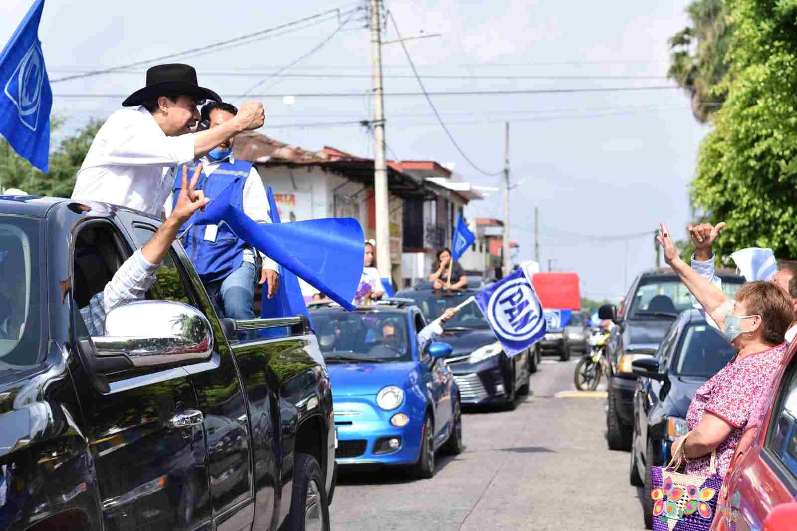 REALIZA CARAVANA EL POLLO EN PRE CIERRE DE CAMPAÑA