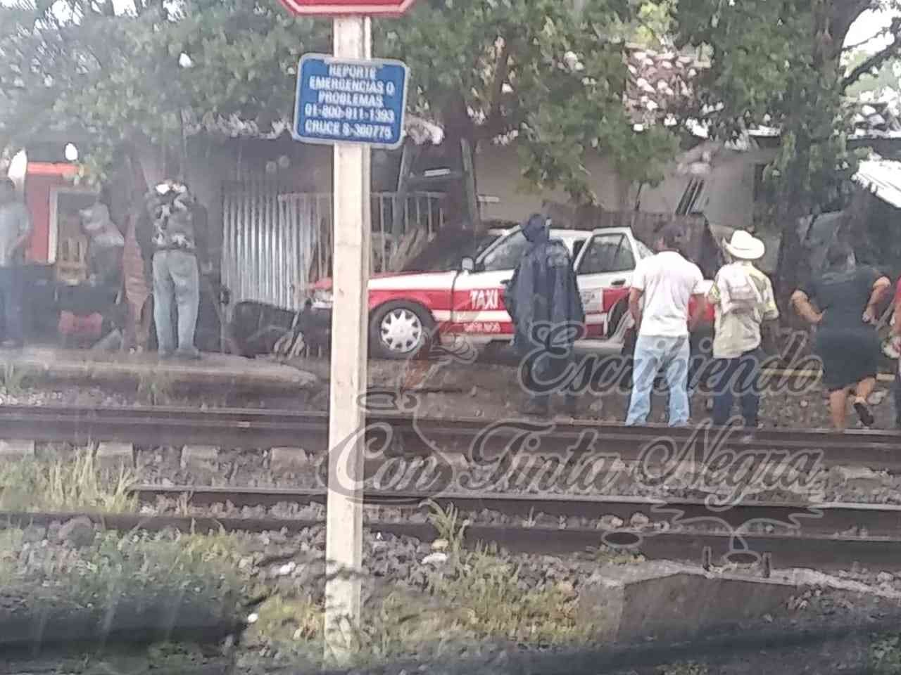 EMBISTE TREN A TAXI DE PASO DEL MACHO