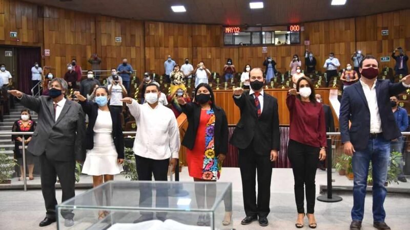 SE VAN 7 DIPUTADOS; RINDEN PROTESTA SUS SUPLENTES