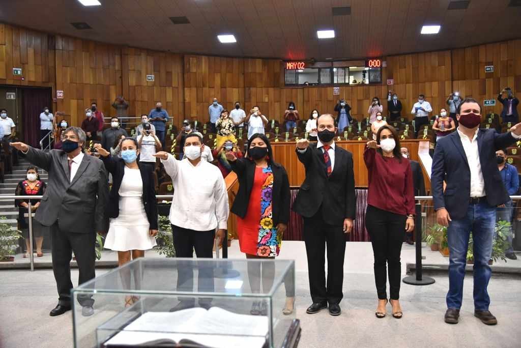 SE VAN 7 DIPUTADOS; RINDEN PROTESTA SUS SUPLENTES