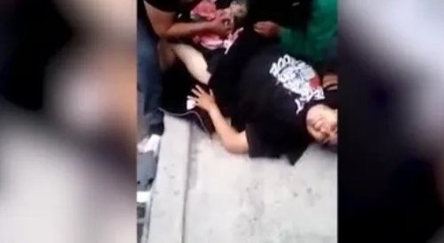 POR FALTA DE ATENCIÓN, DA A LUZ AFUERA DE HOSPITAL EN LOS REYES LA PAZ