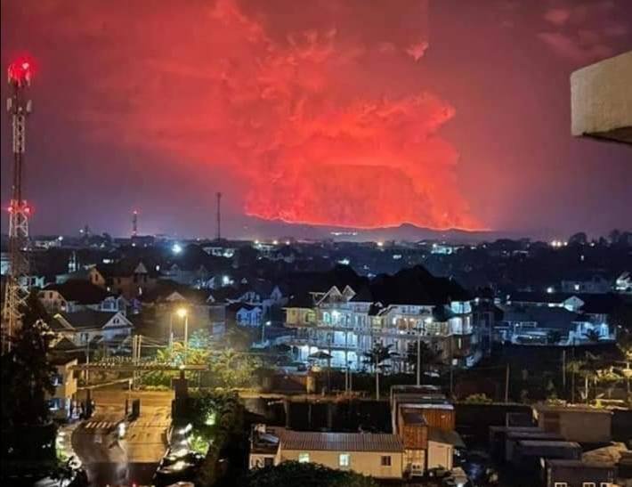 VOLCÁN HACE ERUPCIÓN EN EL CONGO