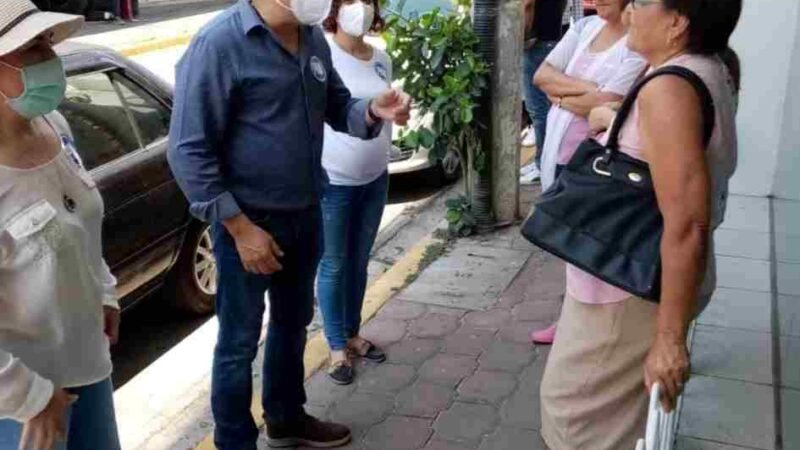 ARRANCA EL POLLO CON DEPORTISTAS Y COMERCIANTES