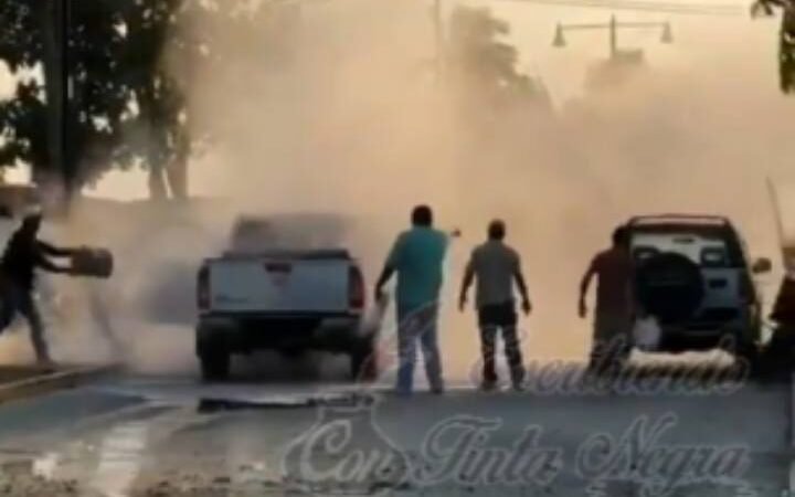 LES EXPLOTAN COHETES EN PLENA FIESTA ELECTORAL