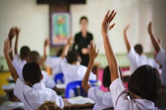 SECRETARIO DE EDUCACIÓN PREVÉ “DESBANDADA” DE MAESTROS
