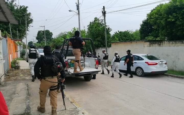 INTENTAN DETENER A JOVEN POR QUERER TOMARSE SELFIE