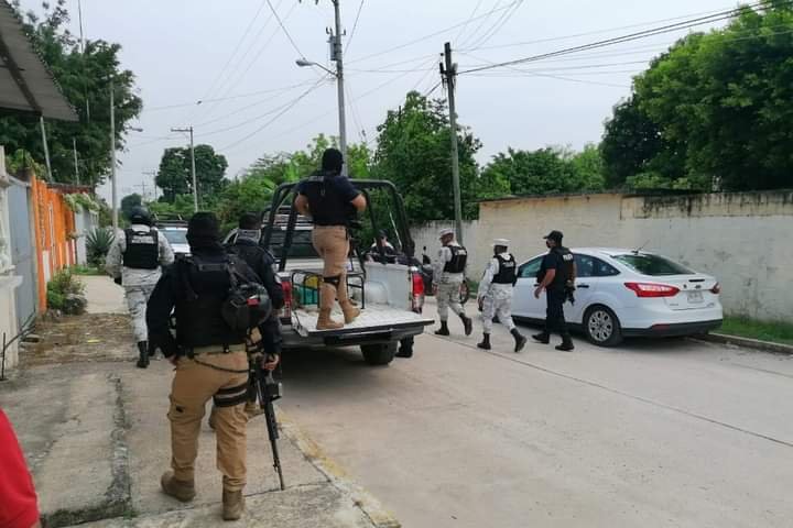 INTENTAN DETENER A JOVEN POR QUERER TOMARSE SELFIE