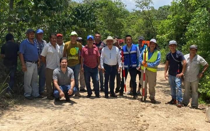 INICIA CONSTRUCCIÓN DE CAMINO SACA COSECHA EN TENAMPA