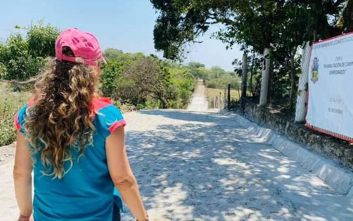 ENTREGA CARMEN CANTÓN EMPEDRADO EN EL RECUERDO