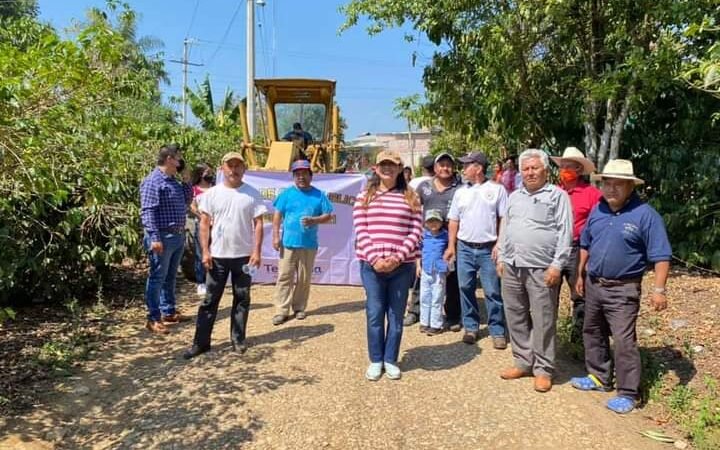 REHABILITAN CAMINO EN EL COYOLITO