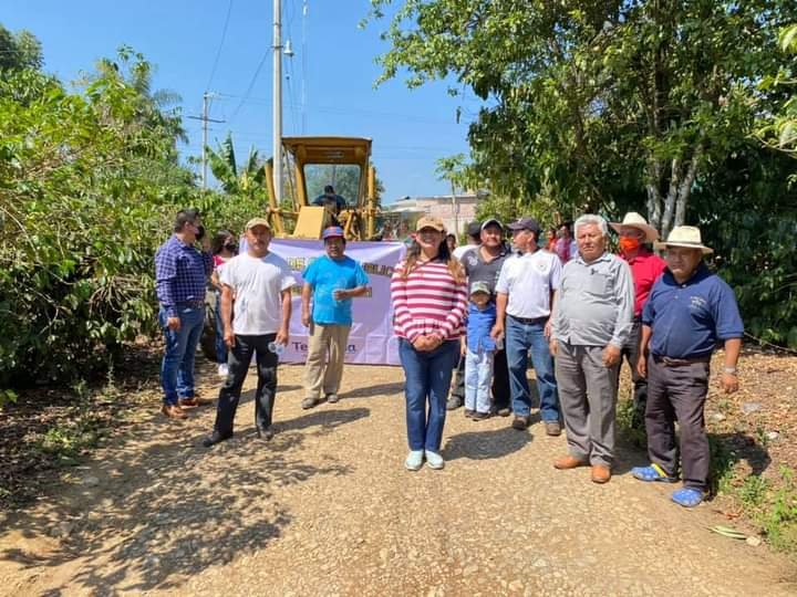 REHABILITAN CAMINO EN EL COYOLITO