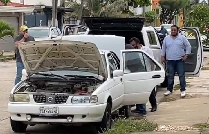 ENCUENTRAN PUTREFACTO EN AUTO ROBADO