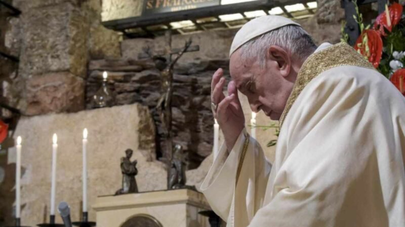 EL PAPA EVITA DISCULPARSE POR CASO DE NIÑOS INDÍGENAS MUERTOS EN CANADÁ