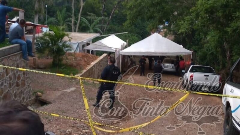 POLICÍAS DE TLACOTEPEC LE CORTAN CARTUCHO A MANIFESTANTES
