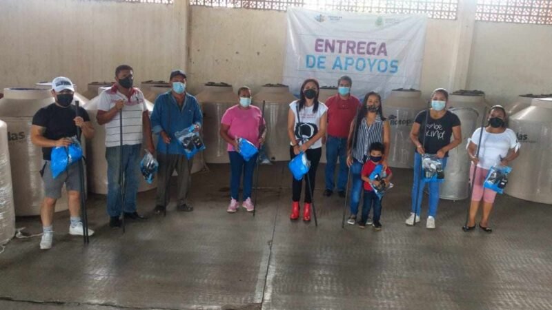 ENTREGAN TANQUES DE ALMACENAMIENTO DE AGUA