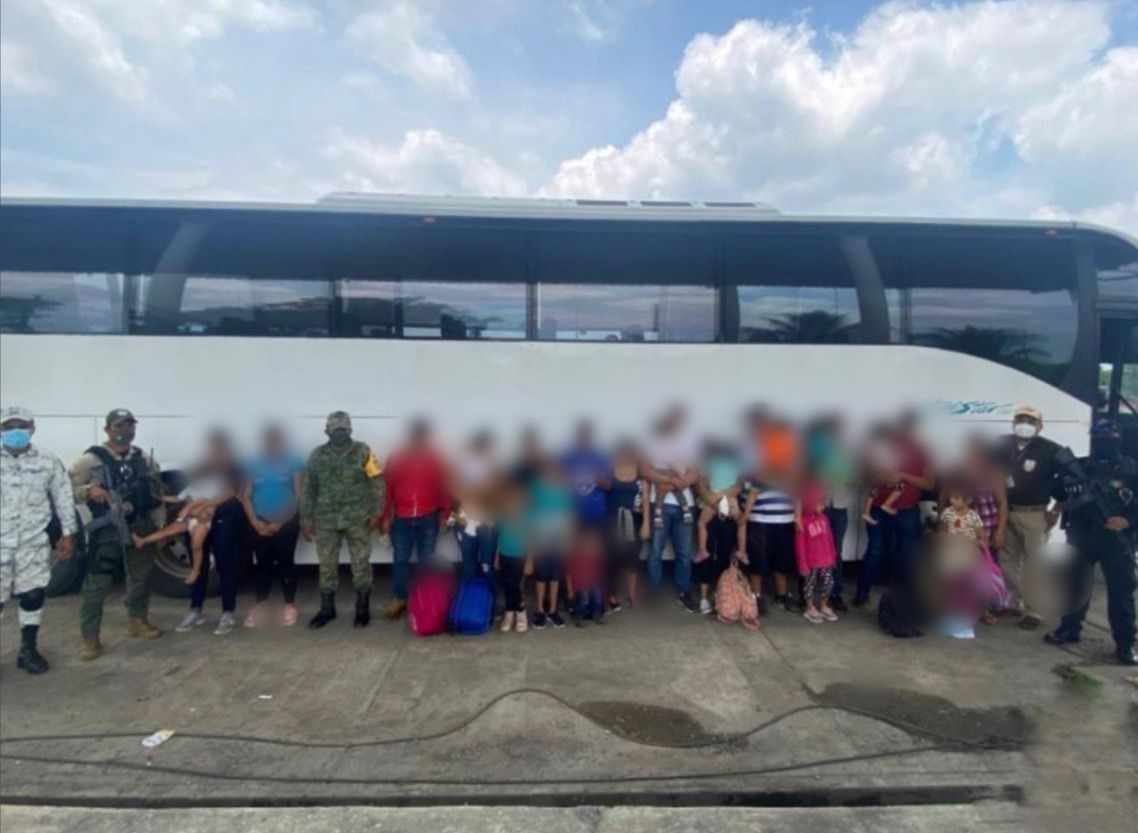 INTERVIENEN A 25 INDOCUMENTADOS