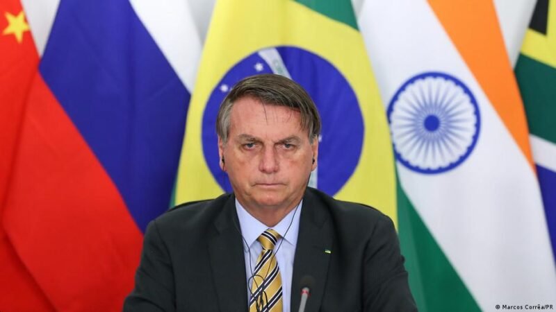 BOLSONARO EXPLOTA CONTRA PERIODISTAS AL CUESTIONARLO POR 500 MIL MUERTOS COVID-19