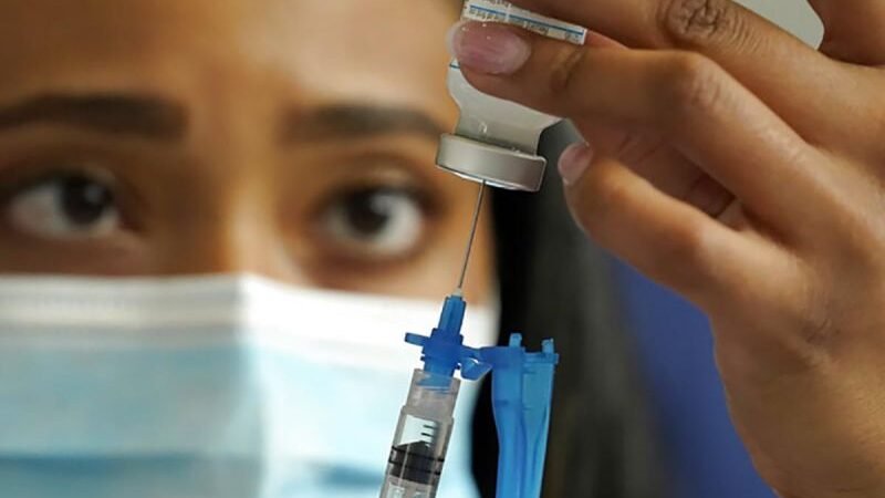 “REFUERZO ANUAL DE VACUNAS A LOS MÁS VULNERABLES AL COVID-19”: OMS