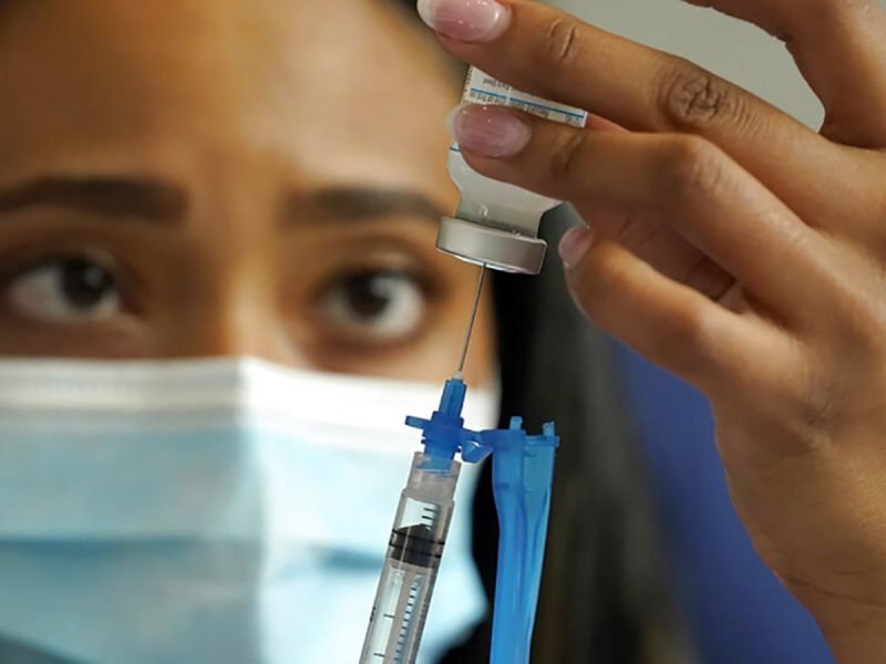 “REFUERZO ANUAL DE VACUNAS A LOS MÁS VULNERABLES AL COVID-19”: OMS