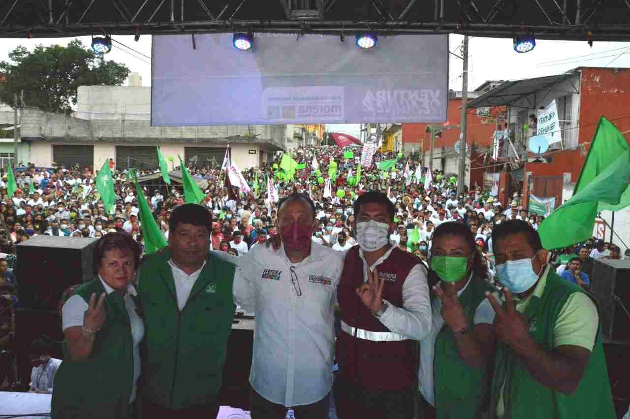 MILES DE HUATUSQUEÑOS ACOMPAÑAN A VENTURA DEMUNER EN CIERRE DE CAMPAÑA