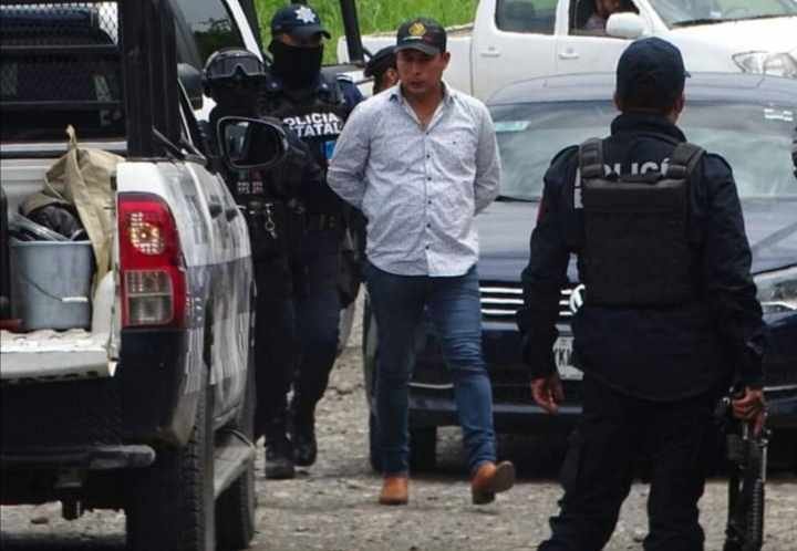 DETIENEN A COMANDANTE DE COATZINTLA