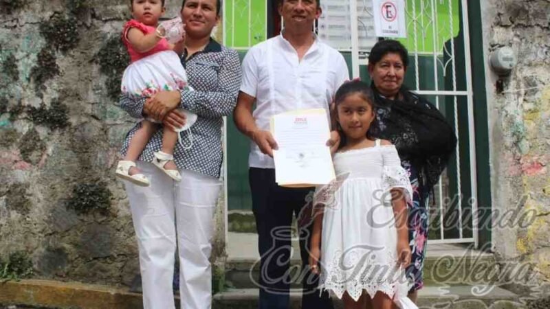 ENTREGAN CONSTANCIA A LEONEL SÁNCHEZ REYES