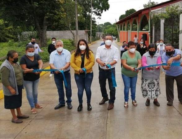 INAUGURA ALCALDE OBRA DE PAVIMENTACIÓN