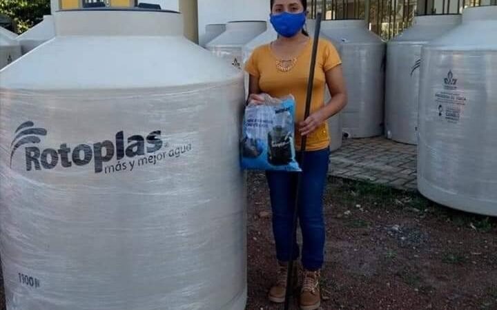 ENTREGAN DEPÓSITOS DE AGUA EN ZENTLA