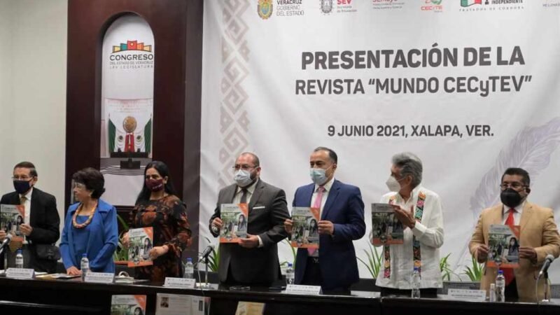 PRESENTAN REVISTA “MUNDO CECYTEV”