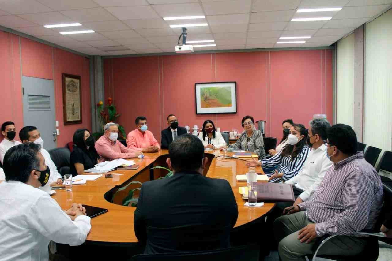 SE REÚNE GOBERNADOR CON DIPUTADOS LOCALES