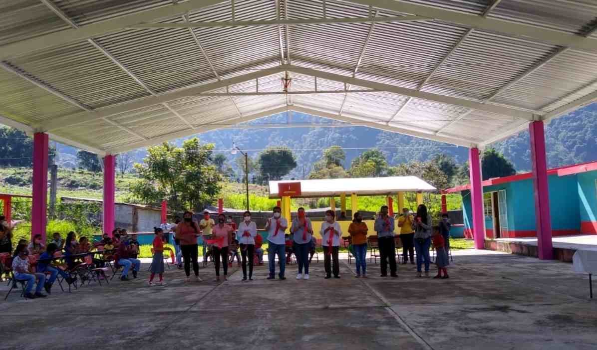 ENTREGAN TECHADO EN ESCUELA DE LA RAYA