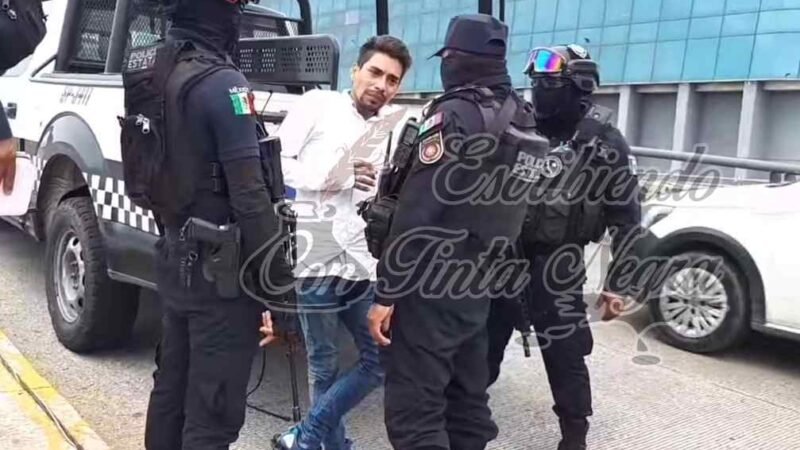 EBRIO INTENTA COLGARSE DE PUENTE