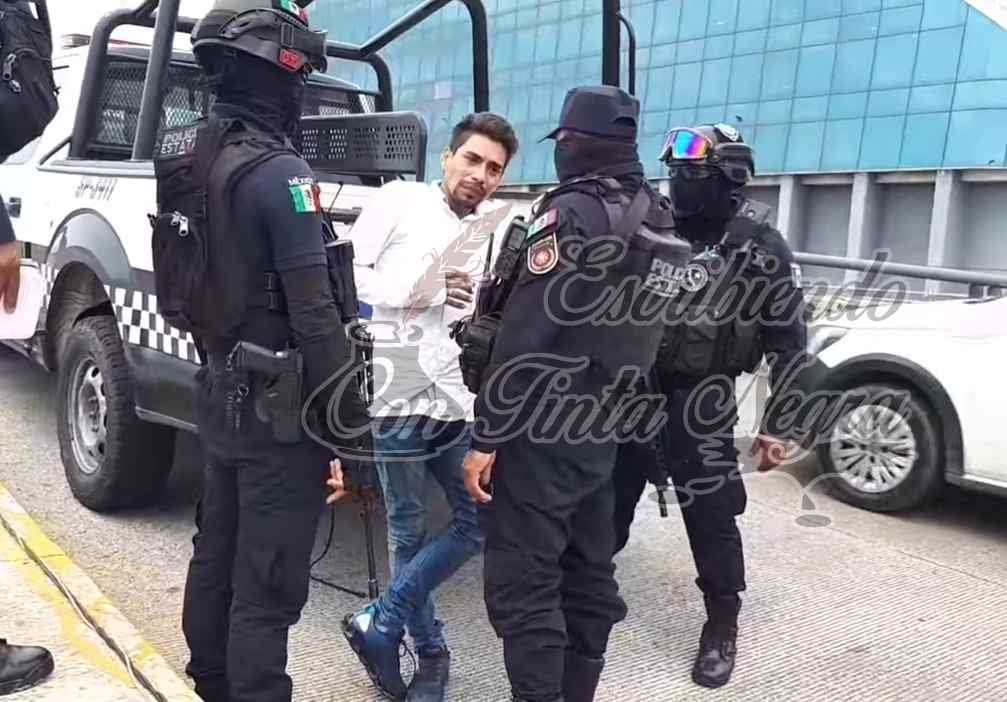 EBRIO INTENTA COLGARSE DE PUENTE