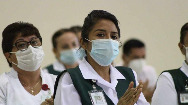 ENTREGAN RECONOCIMIENTOS A PERSONAL DE ENFERMERÍA DEL IMSS