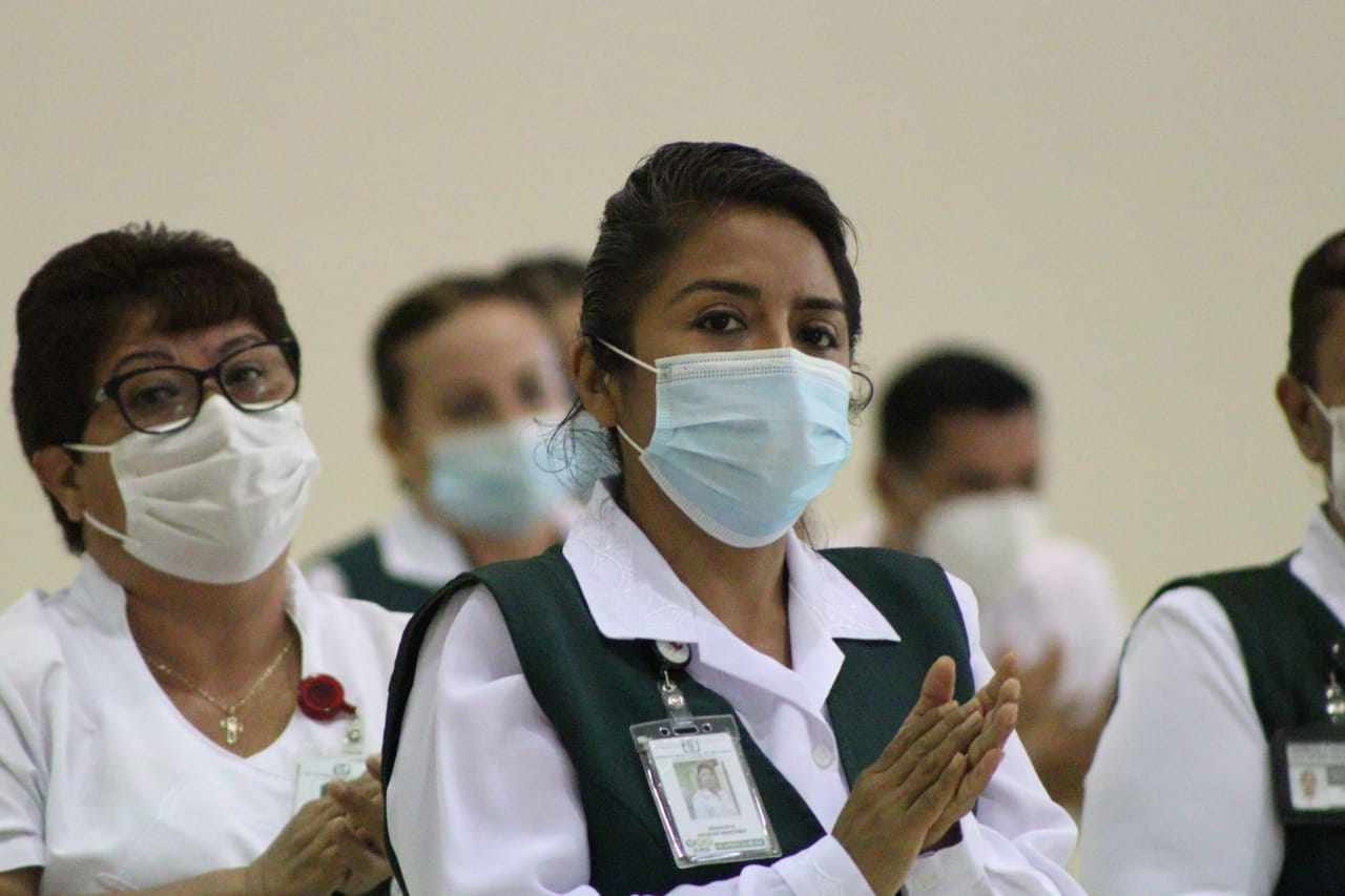 ENTREGAN RECONOCIMIENTOS A PERSONAL DE ENFERMERÍA DEL IMSS