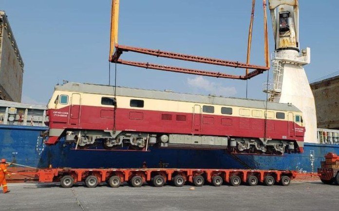 LLEGA A COATZA EQUIPO PARA CONSTRUIR TREN MAYA