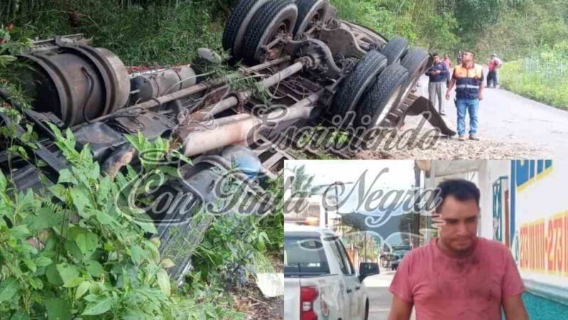 VUELCA CAMIÓN EN HUATUSCO