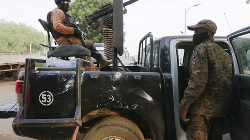 HOMBRES ARMADOS SECUESTRAN A 70 NIÑOS DE ESCUELA EN NIGERIA