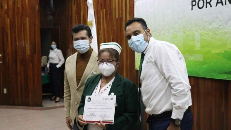 RECONOCEN A TRABAJADORES DEL IMSS