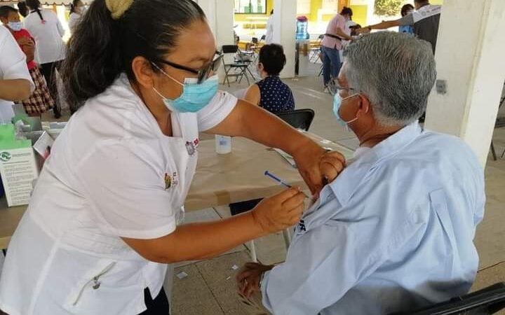 VERACRUZANOS VACUNADOS SE CONTAGIARON DE COVID; 47 MURIERON