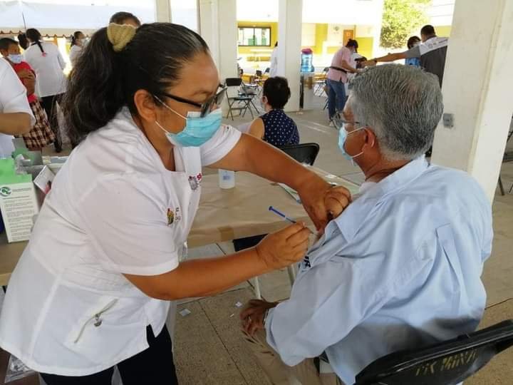 VERACRUZANOS VACUNADOS SE CONTAGIARON DE COVID; 47 MURIERON