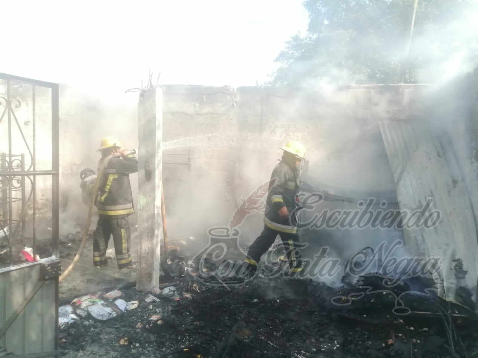 SE INCENDIA VIVIENDA EN COSCOMATEPEC